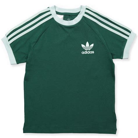 roze met groen adidas shirt